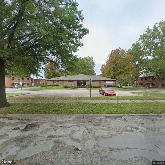 Photo of Century Woods Apartments. Affordable housing located at 1400 5th St Rock Island, IL 61201