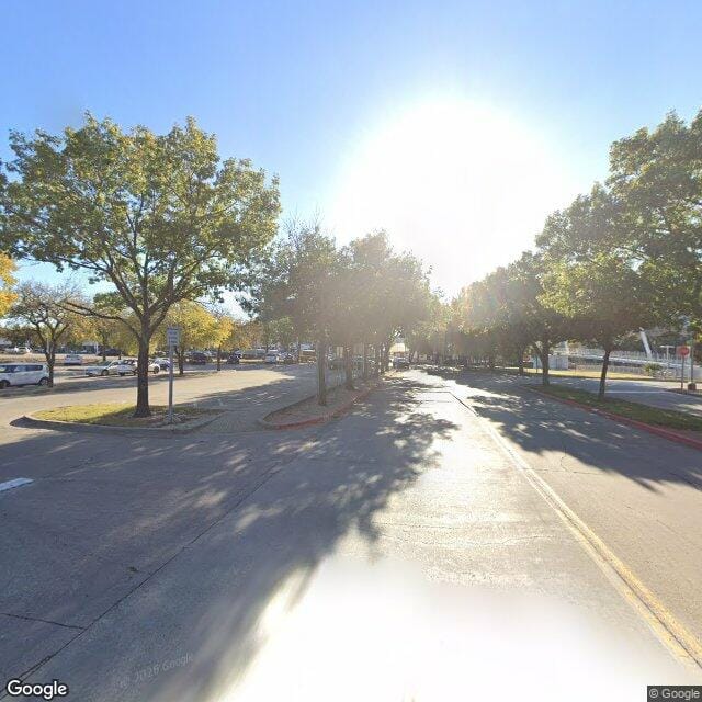 Photo of Mockingbird Station Apartments. Affordable housing located at 5465 E Mockingbird Ln Dallas, TX 75206