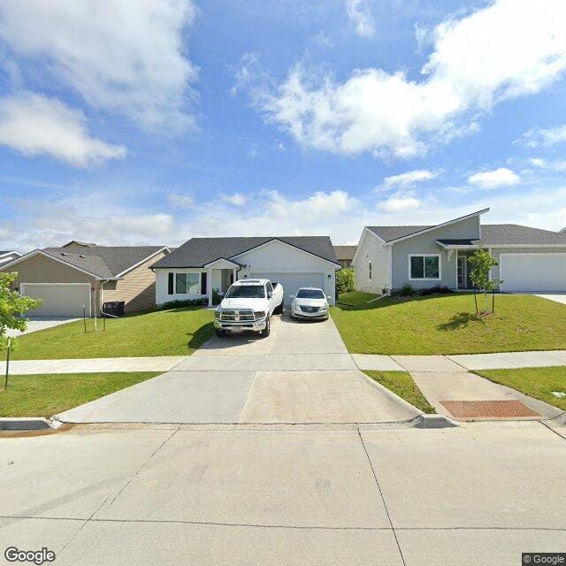 Photo of THE CREST AT BAKER CREEK. Affordable housing located at 4560 HUBBELL AVE DES MOINES, IA 50317