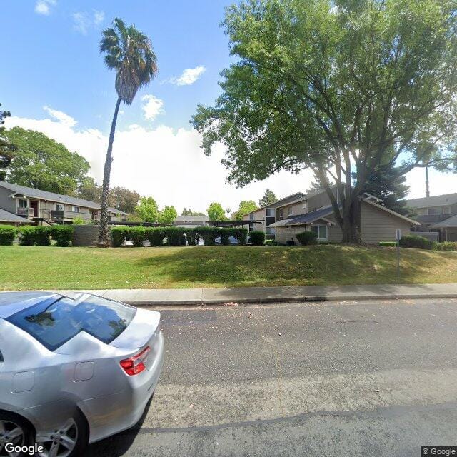 Photo of WOODSIDE COURT APTS. Affordable housing located at 555 ALASKA AVE FAIRFIELD, CA 94533