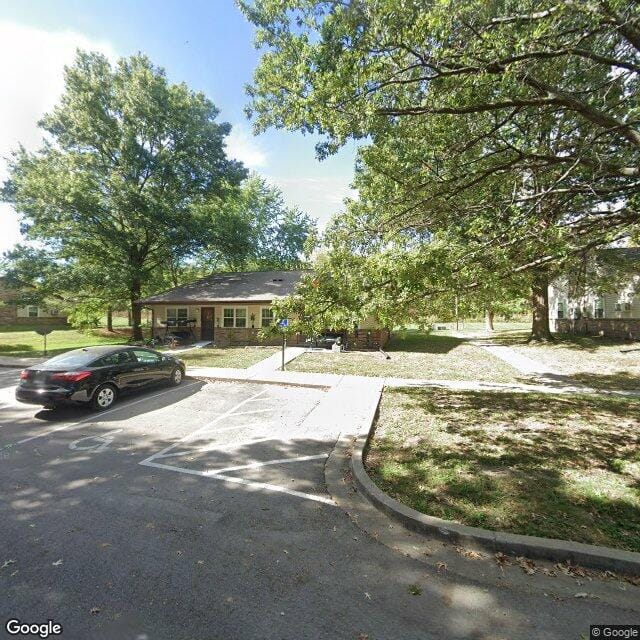 Photo of HEATHER OAKS APTS at 1000 SE PRAIRIE LN OAK GROVE, MO 64075