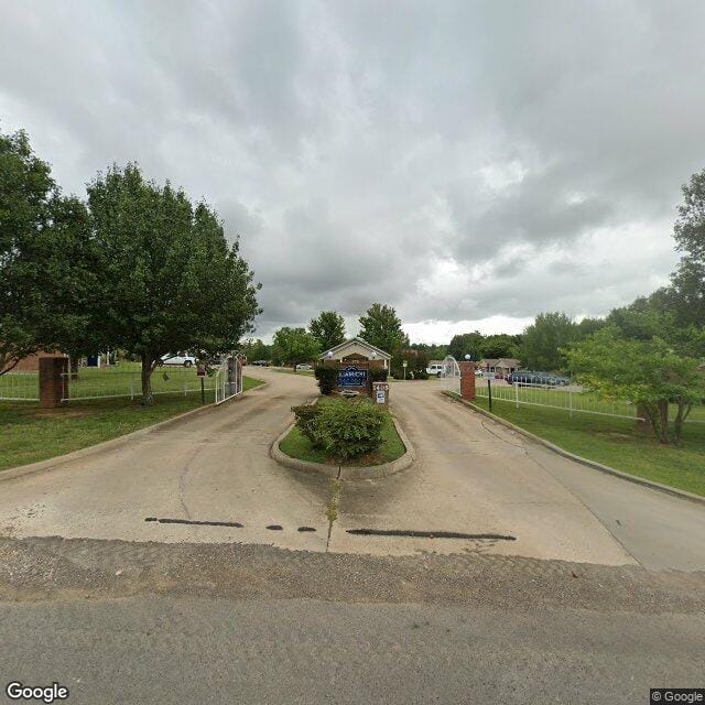 Photo of KIAMICHI GARDENS II. Affordable housing located at 1405 S K ST HUGO, OK 74743